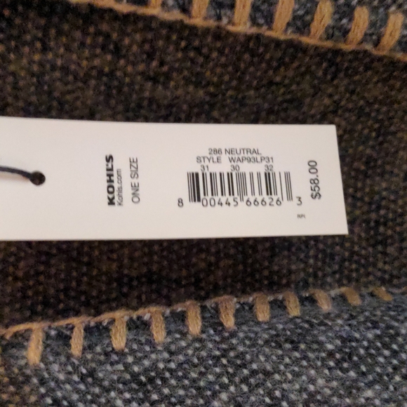 Black Cream Tan Cape - Picture 5 of 5